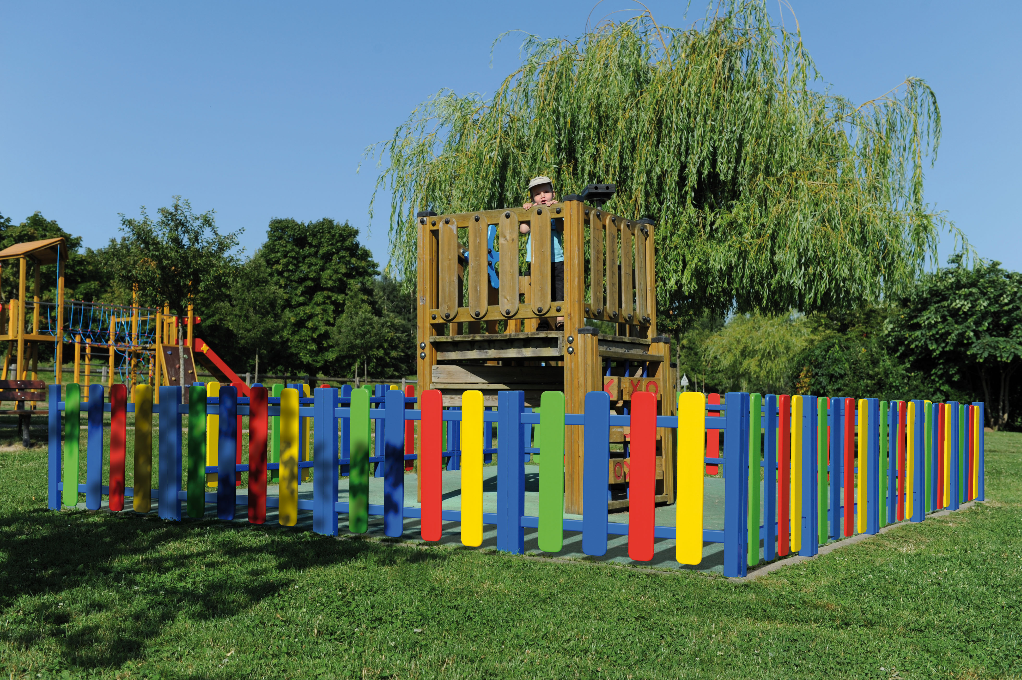 Ohrazení dětského hřiště délka 250x75 cm, pestrobarevné