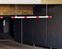 (obrázek pro) Závěsný omezovač vjezdové výšky, 150 cm, možnost svěsit až 50 cm